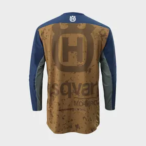 Media-PIM-1003043229-PHO-HS-PERS-RS-118507-3HS23001010X-GOTLAND-SHIRT-BLUE-BACK-SALL-AWSG-V1