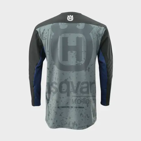 Media-PIM-1003043231-PHO-HS-PERS-RS-118512-3HS23001020X-GOTLAND-SHIRT-BLACK-BACK-SALL-AWSG-V1