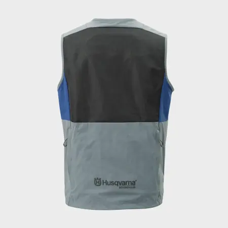 Media-PIM-1003043274-PHO-HS-PERS-RS-118503-3HS23001000X-GOTLAND-VEST-BACK-SALL-AWSG-V1