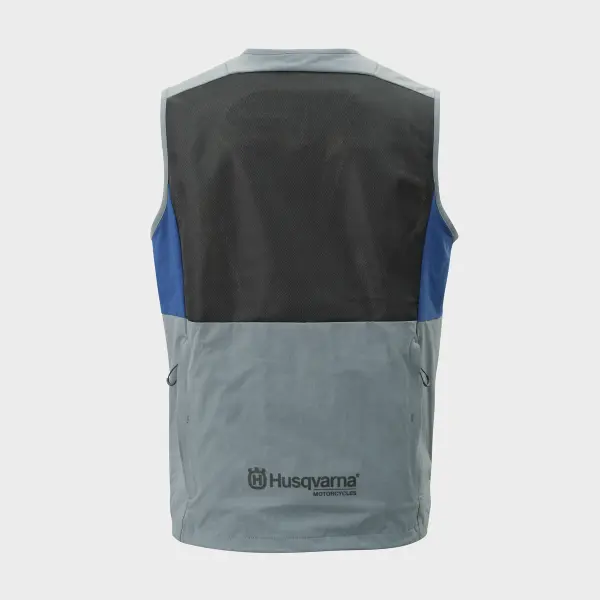 Media-PIM-1003043274-PHO-HS-PERS-RS-118503-3HS23001000X-GOTLAND-VEST-BACK-SALL-AWSG-V1