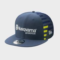 Convert-1200Wx1200H-PHO-HS-PERS-VS-139672-139030-3HS240036500-TEAM-FLAT-CAP-fertig-SALL-AWSG-V1