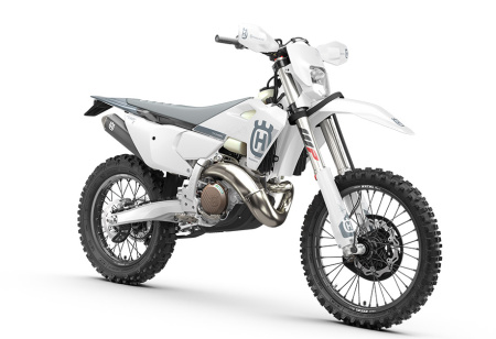 PHO_BIKE_PERS_REVO_husqvarna-motorcycles-TE-300-pro-MY25-front-right_
