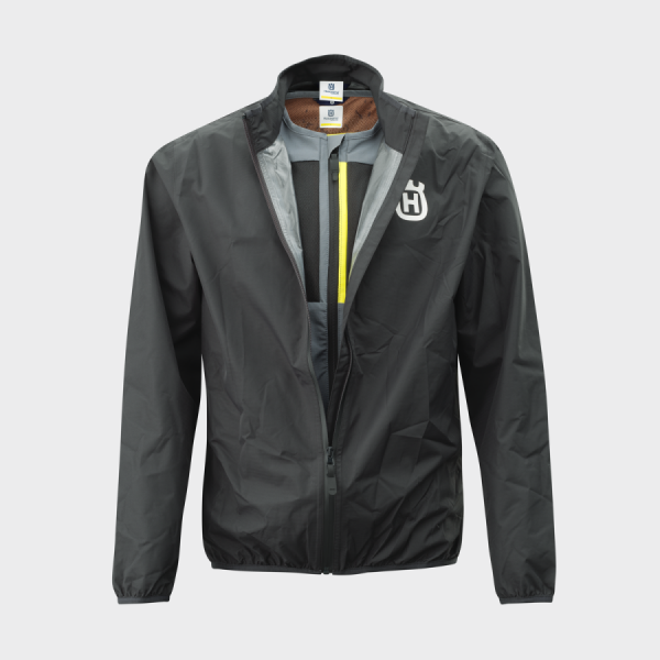 Media-PIM-1003043274-PHO-HS-PERS-VS-118505-3HS23001000X-GOTLAND-VEST-RAINJACKET-FRONT-SALL-AWSG-V1