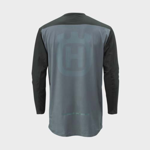 Convert-1200Wx1200H-PHO-HS-PERS-RS-139163-3HS24001720X-GOTLAND-SHIRT-GREY-BACK-SALL-AWSG-V1